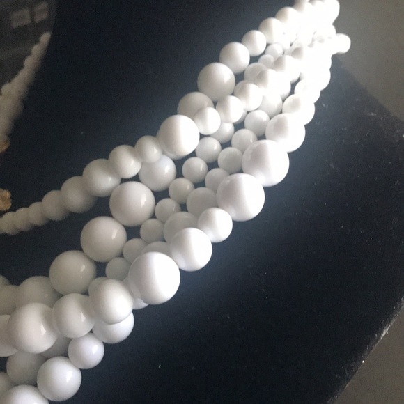 Tracy Lynn Starfish w/five strands of White beads. - Picture 3 of 4